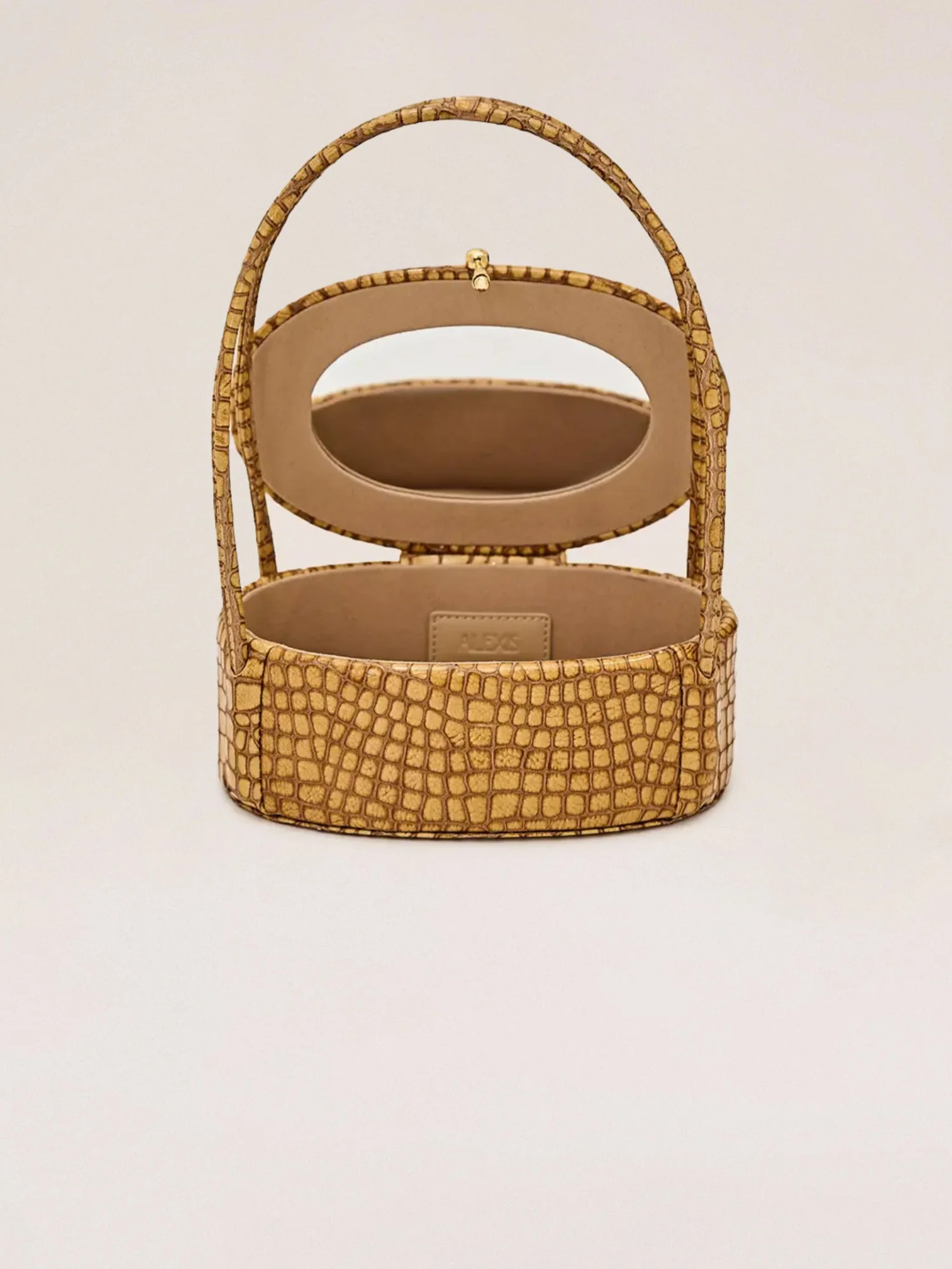 Constance - Image 3